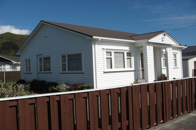 Photo of property in 170 Waiwhetu Road, Waterloo, Lower Hutt, 5011