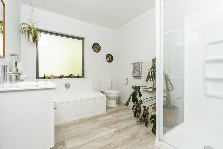 Photo of property in 33 Ngapuke Lane, Parua Bay, Onerahi, 0192