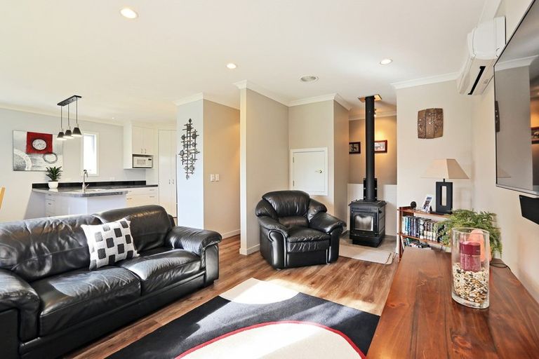 Photo of property in 16 Milford Place, Poraiti, Napier, 4112