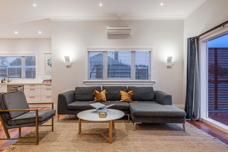 Photo of property in 1/20 Corrella Road, Belmont, Auckland, 0622