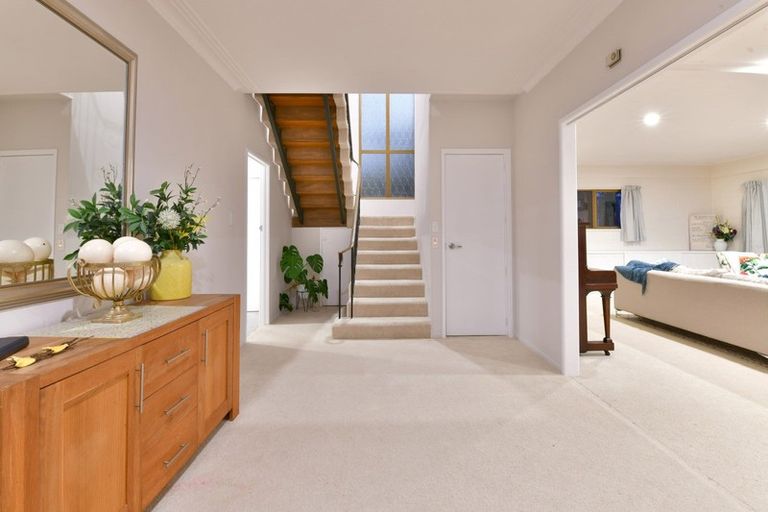 Photo of property in 9 Elgin Place, Red Beach, 0932