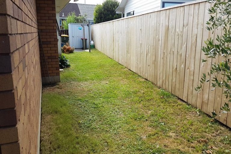 Photo of property in 1/34 Dale Crescent, Pakuranga, Auckland, 2010