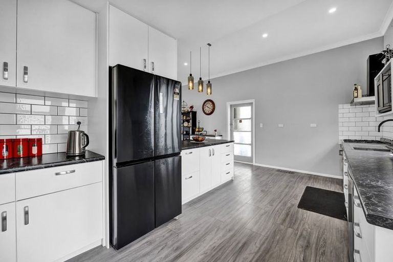 Photo of property in 11 Preston Street, Eltham, 4322