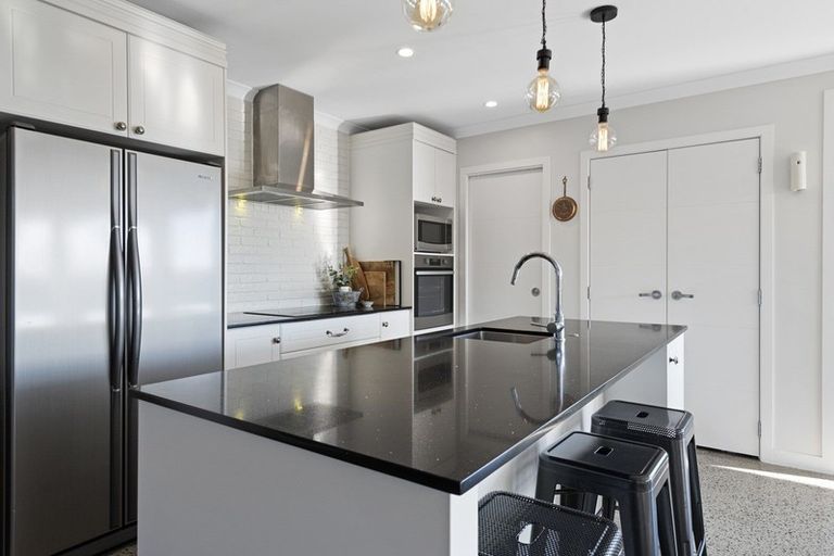 Photo of property in 213 Ballintoy Park Drive, Welcome Bay, Tauranga, 3175