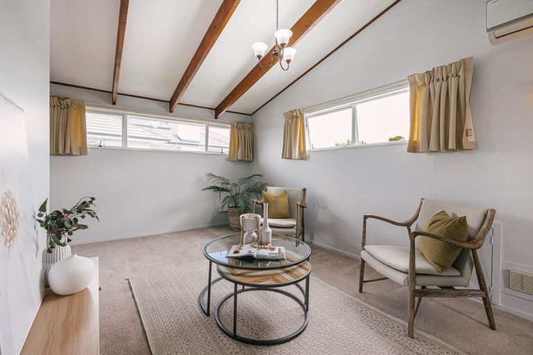 Photo of property in 53 Wikiriwhi Crescent, Awapuni, Palmerston North, 4412