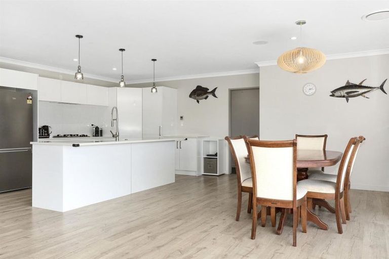 Photo of property in 35 Margaret Shields Avenue, Aotea, Porirua, 5024