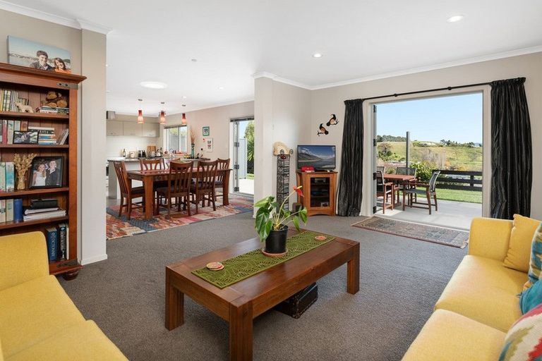 Photo of property in 112 Waikite Road, Welcome Bay, Tauranga, 3175