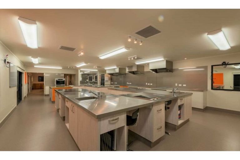 Photo of property in 2 Cochrane Drive, Kerikeri, 0230