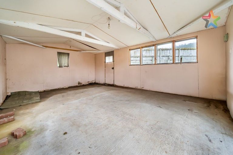 Photo of property in 385 Stokes Valley Road, Stokes Valley, Lower Hutt, 5019