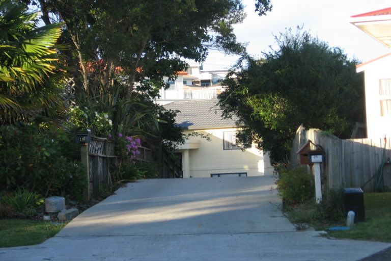 Photo of property in 19 Cheryl Place, Hillcrest, Auckland, 0627