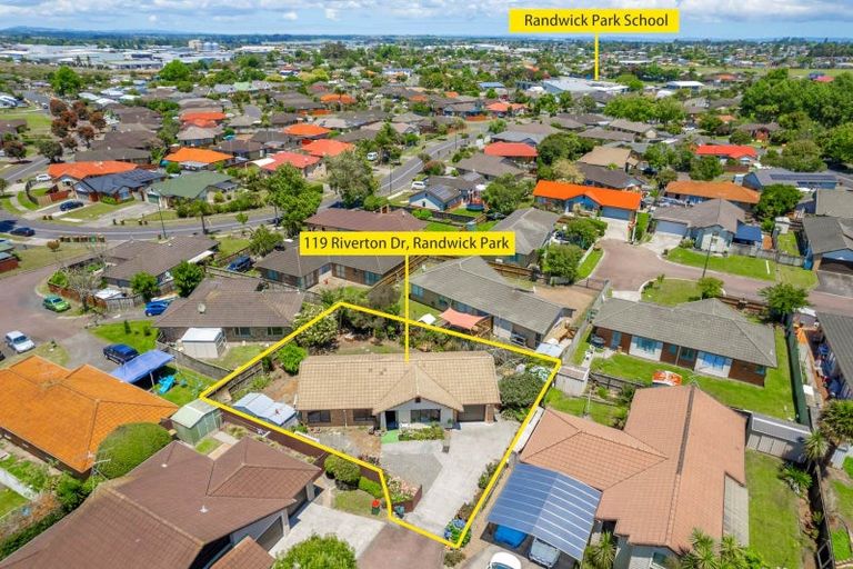 Photo of property in 119 Riverton Drive, Randwick Park, Auckland, 2105