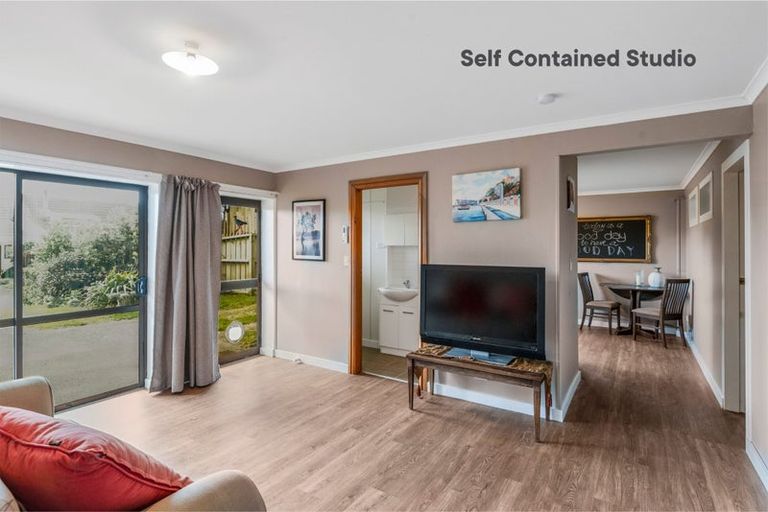 Photo of property in 11 Waiheke Street, Waikanae Beach, Waikanae, 5036