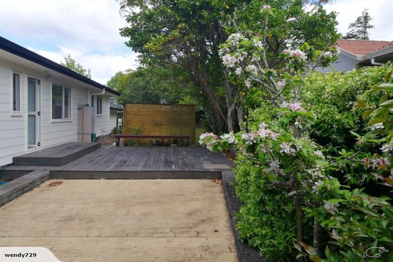 Photo of property in 62 Unsworth Drive, Unsworth Heights, Auckland, 0632