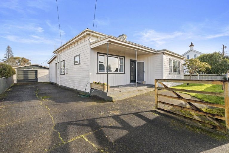 Photo of property in 10 Ross Street, Marton, 4710