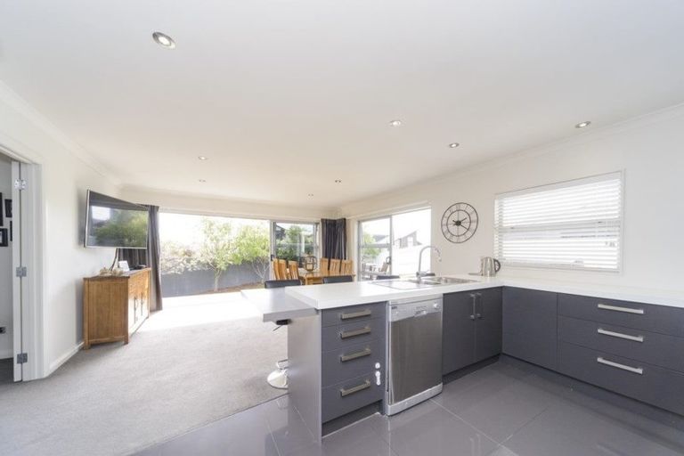 Photo of property in 20 Rosalie Terrace, Kelvin Grove, Palmerston North, 4414