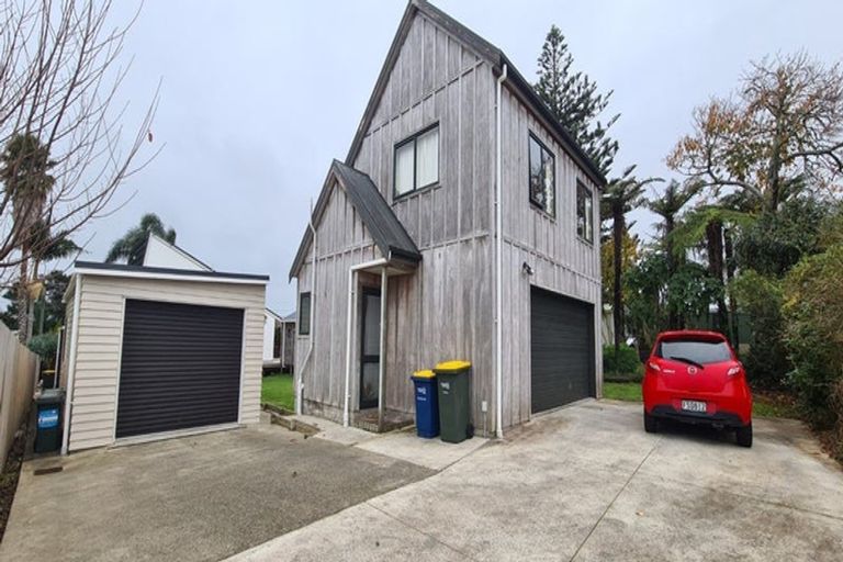 Photo of property in 3 The Terrace, Herald Island, Auckland, 0618