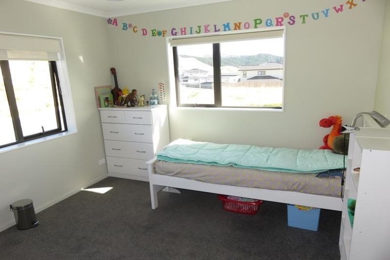 Photo of property in 100 Amesbury Drive, Churton Park, Wellington, 6037