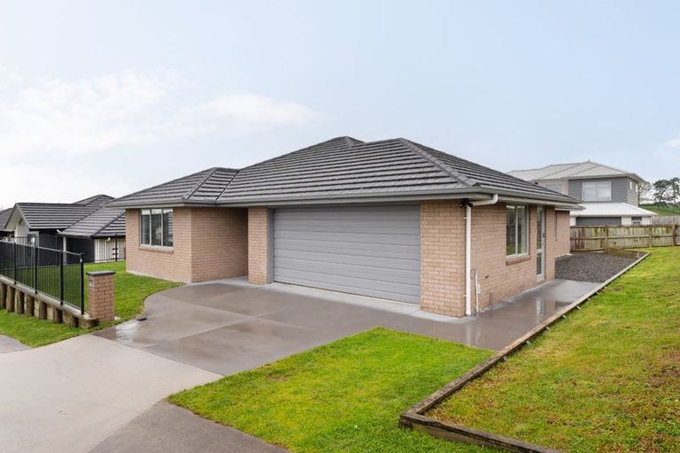 Photo of property in 14 Faber Place, Rototuna North, Hamilton, 3210