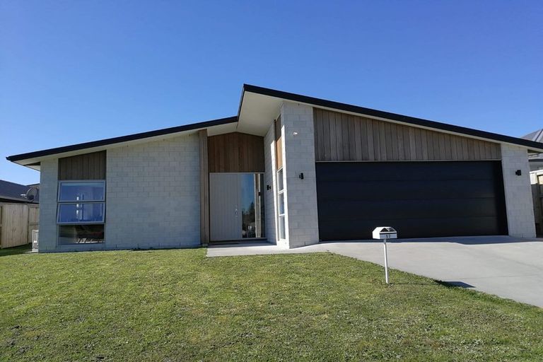 Photo of property in 17 Puhirake Crescent, Pyes Pa, Tauranga, 3112