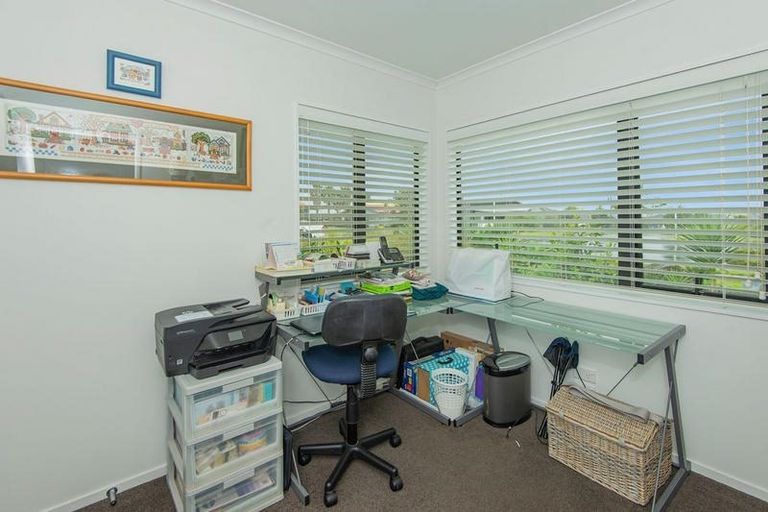 Photo of property in 8 Stace Hopper Drive, One Tree Point, 0118