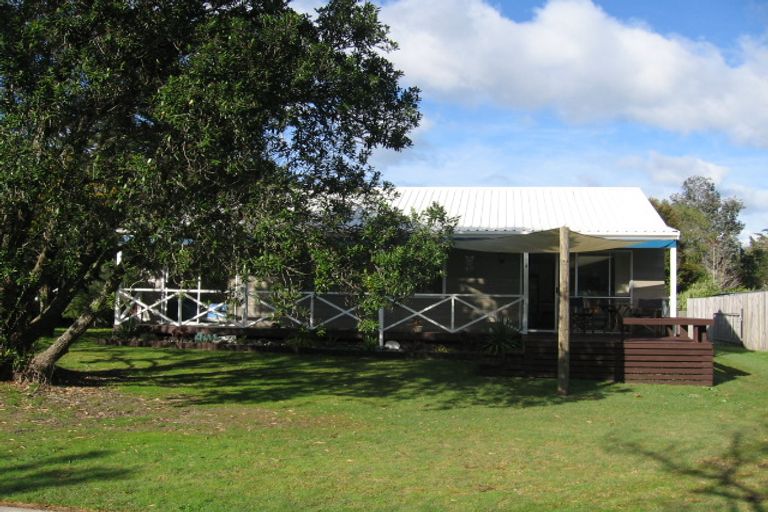 Photo of property in 4 Coutts Road, Pauanui, Hikuai, 3579