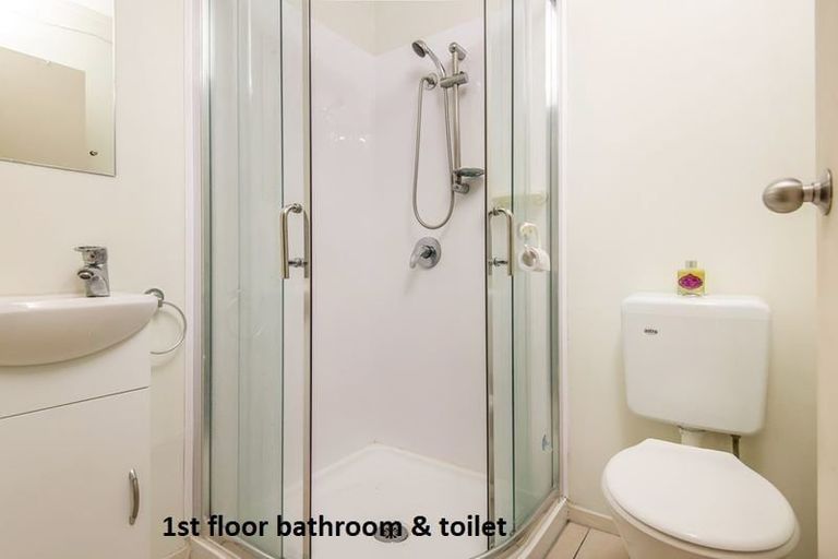 Photo of property in 37 Verdale Circle, Glen Eden, Auckland, 0602