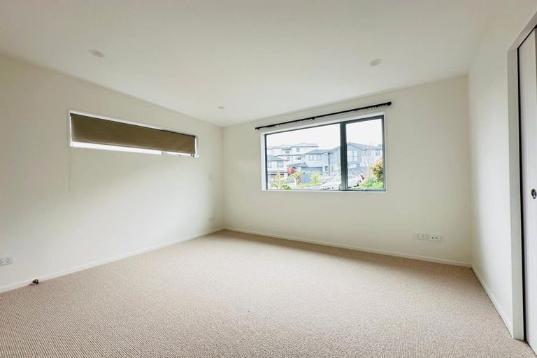 Photo of property in 39 Lawson Creek Street, Massey, Auckland, 0614