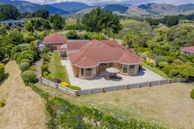 Photo of property in 31 Flaxmere Street, Waikanae Beach, Waikanae, 5036