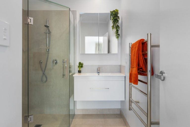 Photo of property in 28a Elizabeth Street, Orewa, 0931