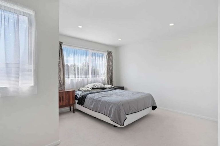Photo of property in 4035c Great North Road, Glen Eden, Auckland, 0602