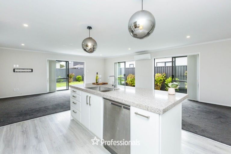 Photo of property in 12 Buddle Road, Wallaceville, Upper Hutt, 5018