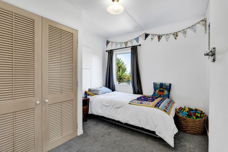 Photo of property in 40 Turakina Street, Merrilands, New Plymouth, 4312