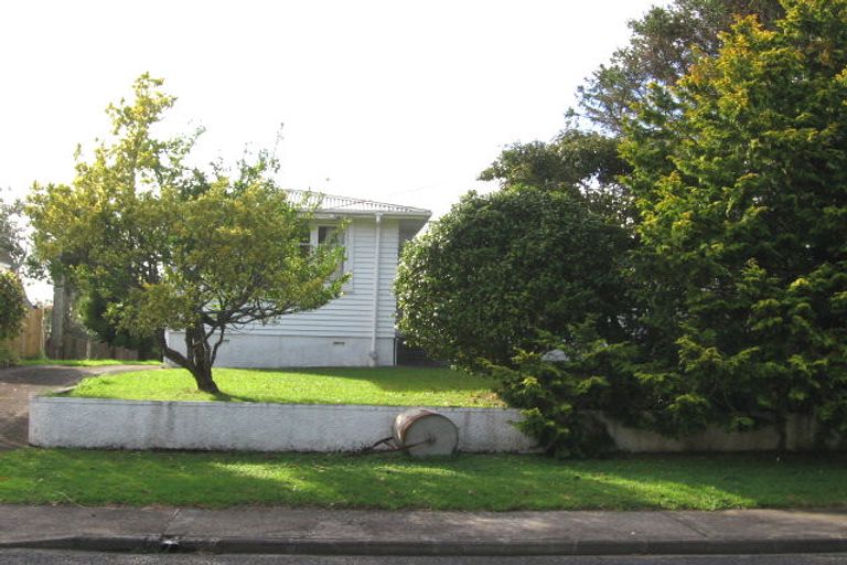 Photo of property in 11 Sylvan Crescent, Te Atatu South, Auckland, 0610