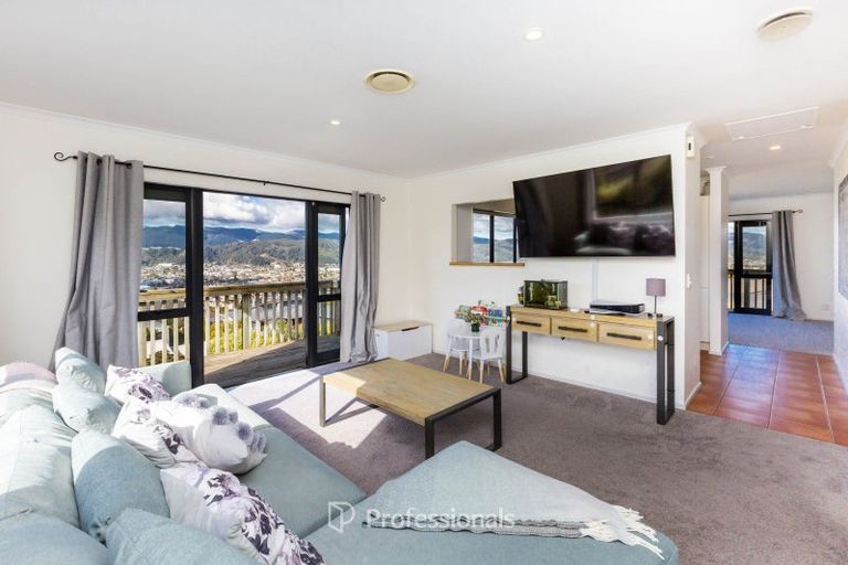 Photo of property in 28 Kirton Drive, Riverstone Terraces, Upper Hutt, 5018