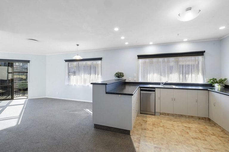Photo of property in 14 Sandel Rise, Merrilands, New Plymouth, 4312