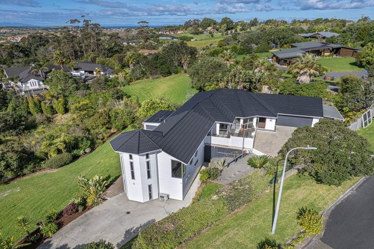 Photo of property in 1/4 Roberts Road, Matakatia, Whangaparaoa, 0930