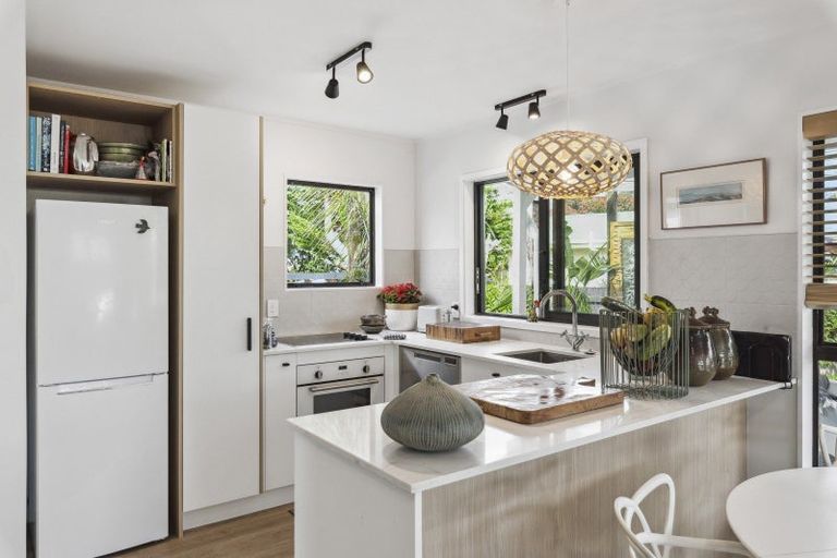 Photo of property in 2 Island View Terrace, Waikanae Beach, Waikanae, 5036