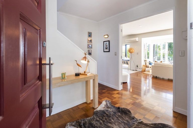 Photo of property in 14 Lynton Road, Bucklands Beach, Auckland, 2012