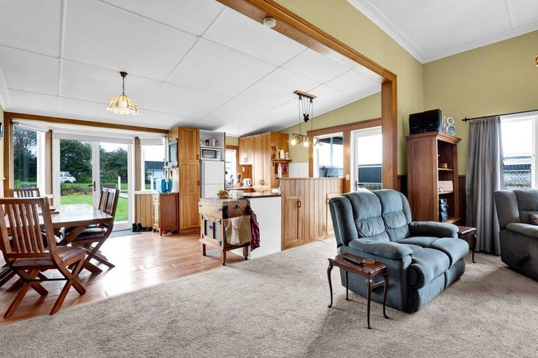 Photo of property in 2 Broadway, Waitara, 4320