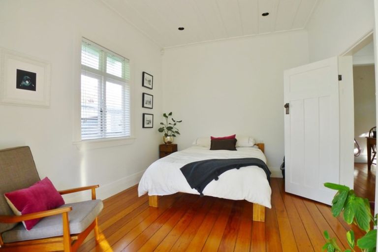 Photo of property in 29 Stafford Road, Northcote Point, Auckland, 0627