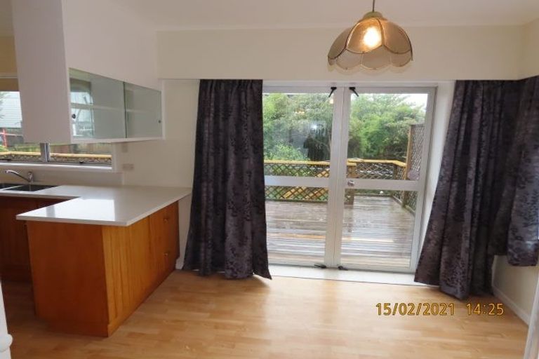 Photo of property in 8 Bodi Place, Te Atatu South, Auckland, 0610