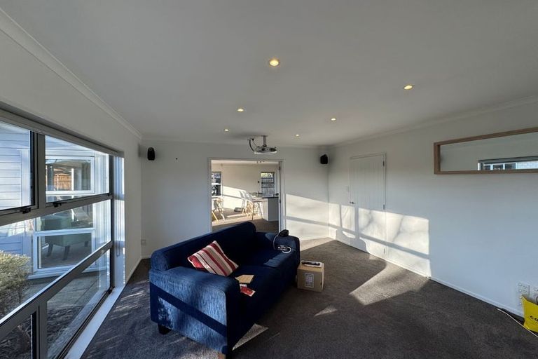 Photo of property in 2 Whio Close, Parklands, Christchurch, 8083