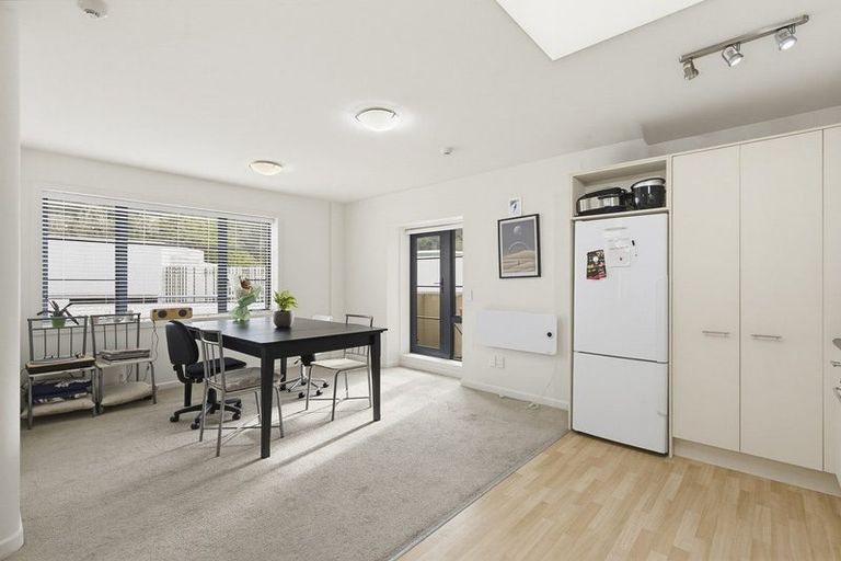 Photo of property in Westhaven Apartments, 23/127 Molesworth Street, Thorndon, Wellington, 6011