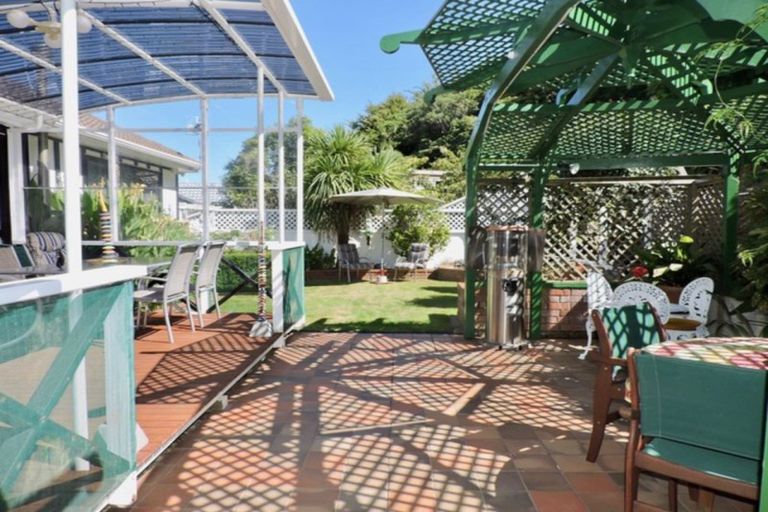 Photo of property in 12 Ordley Grove, Tawa, Wellington, 5028