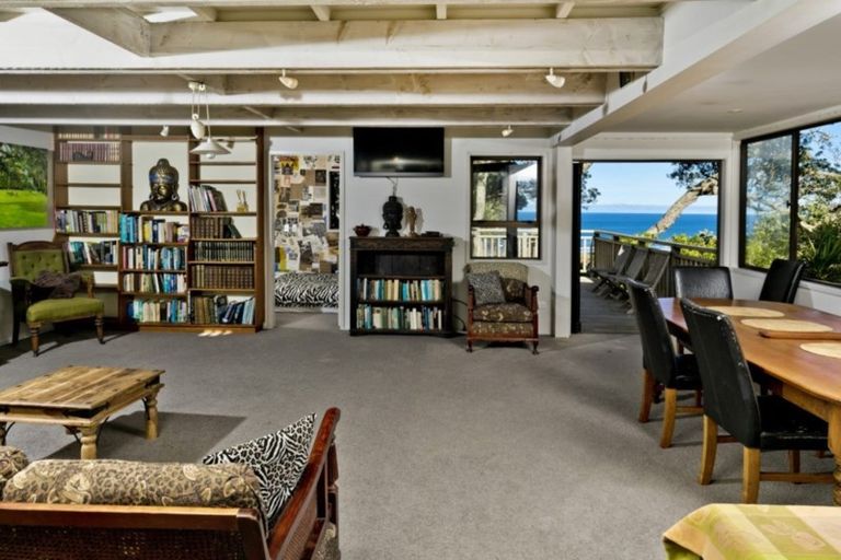 Photo of property in 107 Domain Crescent, Muriwai, 0881