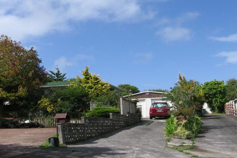 Photo of property in 14 Pankhurst Place, Sunnyvale, Auckland, 0612