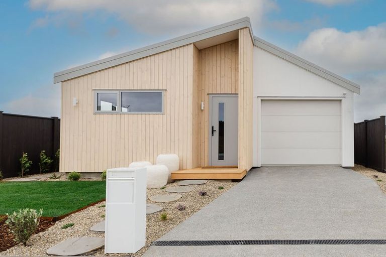Photo of property in 12 Windward Avenue, Port Whangarei, 0110
