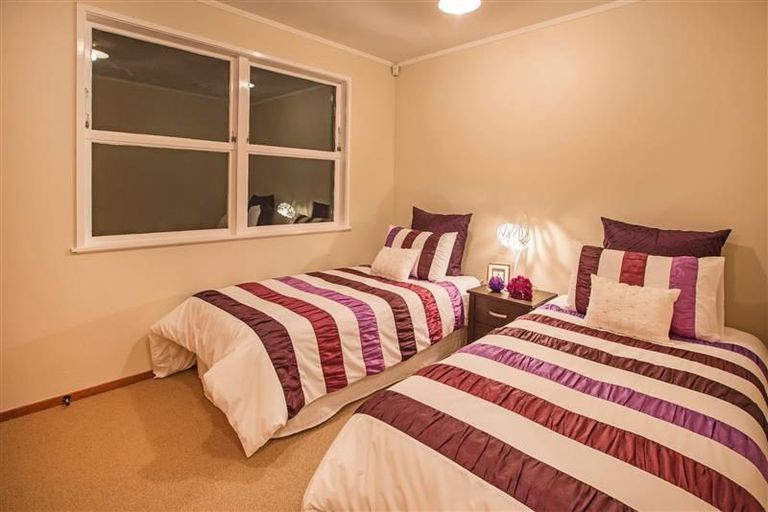 Photo of property in 115 Gossamer Drive, Pakuranga Heights, Auckland, 2010