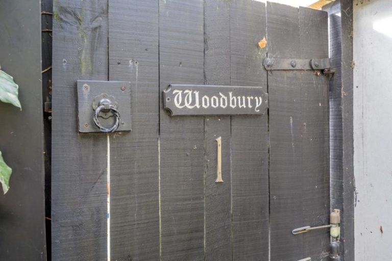 Photo of property in 1 Kohutuhutu Road, Raumati Beach, Paraparaumu, 5032