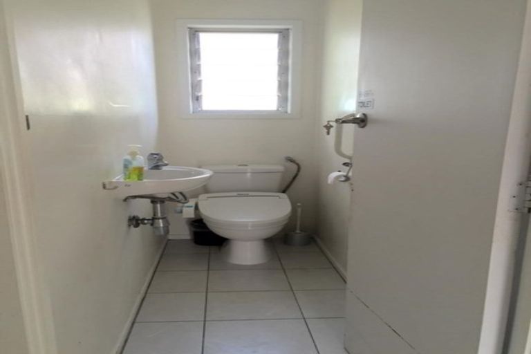 Photo of property in 1/240 Forrest Hill Road, Forrest Hill, Auckland, 0620